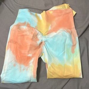 Viral Amazon booty scrunch leggings